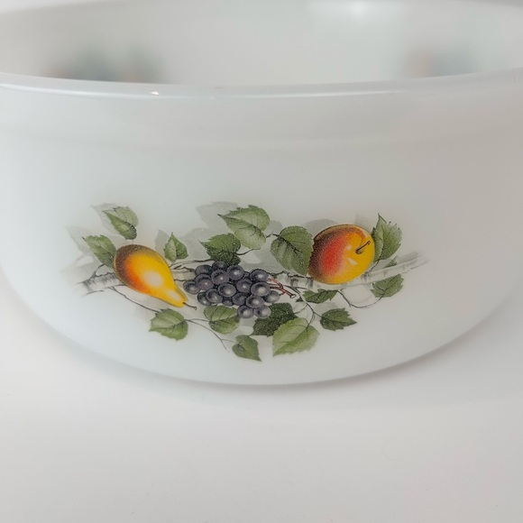 Arcopal Fruits de France large milk glass serving bowl, Vintage, 70s, Casserole - Picture 5 of 7